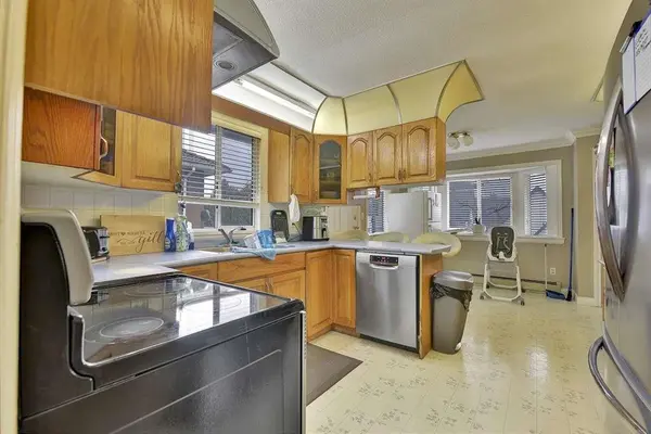 8010 166 St, Surrey, BC V4N 0H1