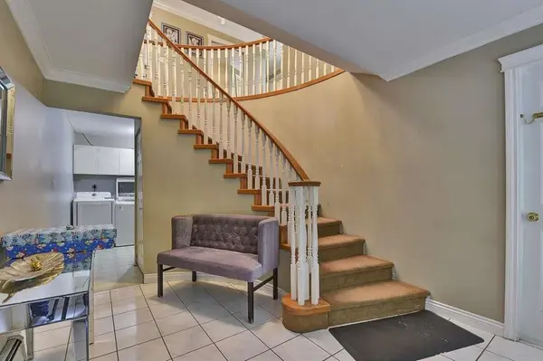 8010 166 St, Surrey, BC V4N 0H1