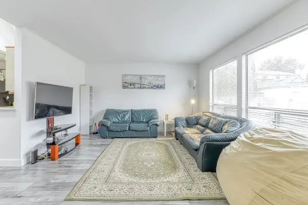 15474 90 Ave, Surrey, BC V3R 9J4