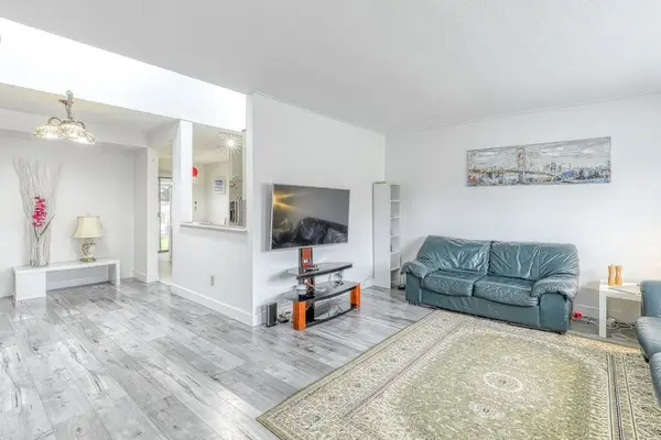 15474 90 Ave, Surrey, BC V3R 9J4