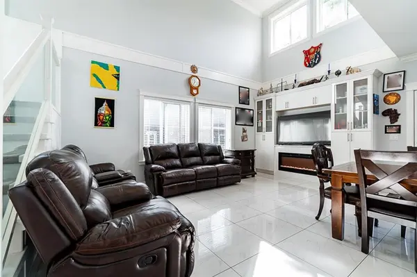 15936 92A Avenue, Surrey Bc V4n 3a9,