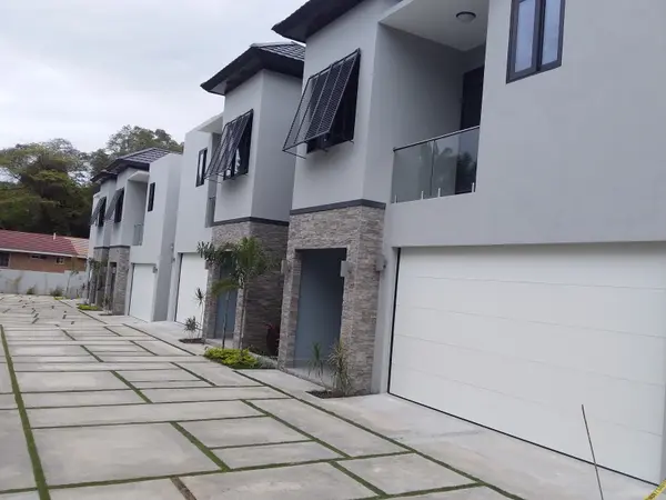 9 Hialeah Drive, Meadowbrook,