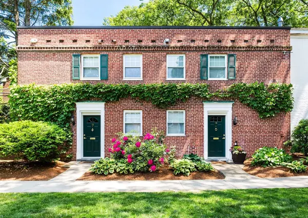 259 Independence Dr, Chestnut Hill, MA 02467