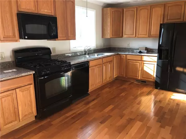 Bristol, RI 02809,20 Reservoir Ave #A