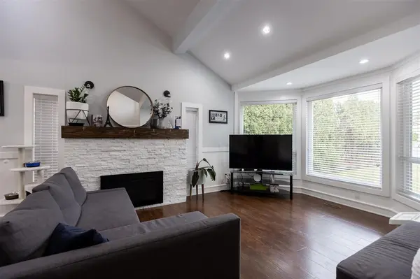 8452 166 St, Surrey, BC V4N 3H1