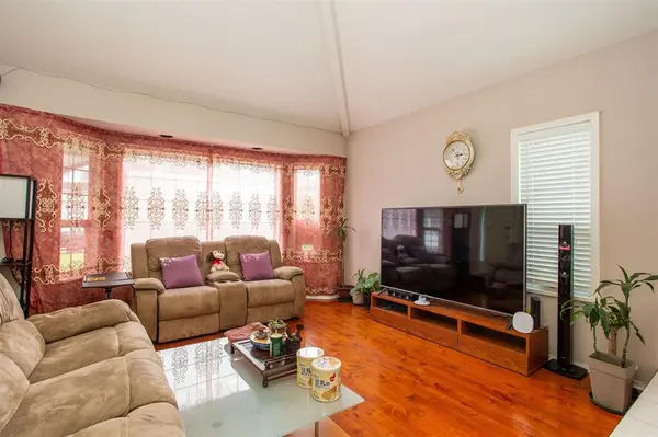 16665 83 Ave, Surrey, BC V4N 3H4