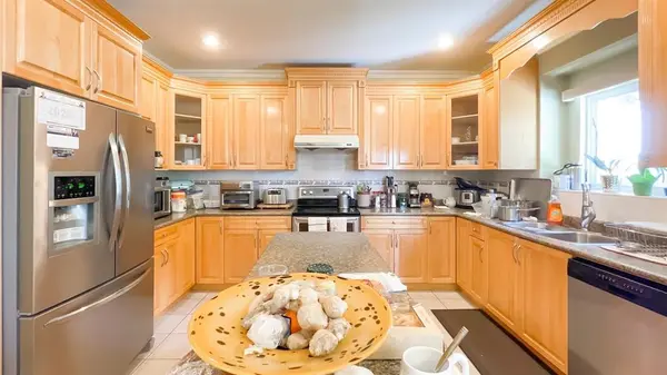 16743 86 Ave, Surrey, BC V4N 5N4