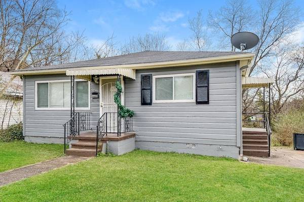 529 52nd St, Fairfield, AL 35064