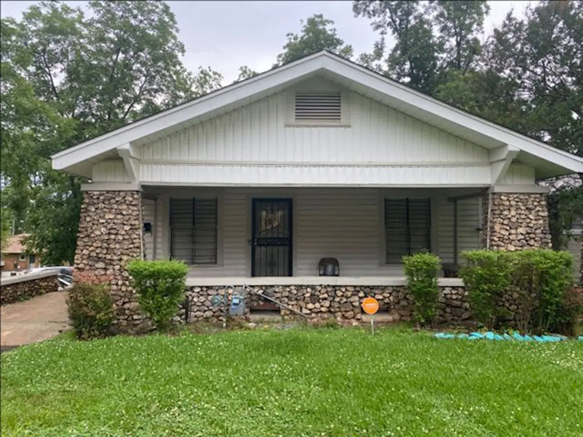 446 Valley Rd, Fairfield, AL 35064