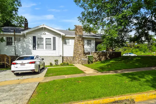 446 Valley Rd, Fairfield, AL 35064
