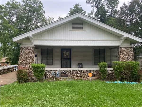 446 Valley Rd, Fairfield, AL 35064