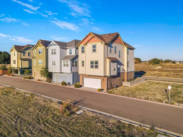 709 Bernadette PlIsleton, Ca 95641,