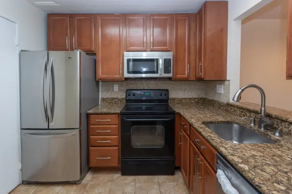 10136 Ridgeline Dr, Montgomery Village, MD 20886