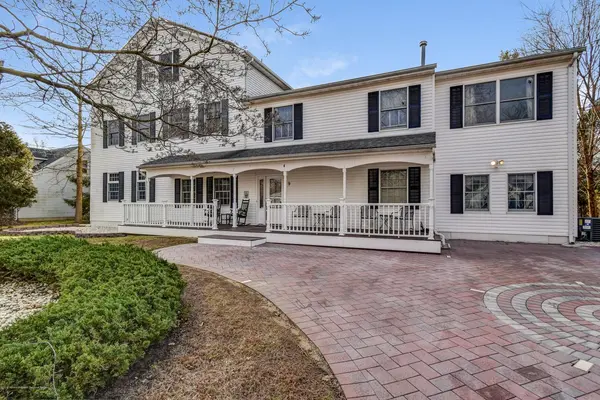 9 W Dey St, Englishtown, NJ 07726