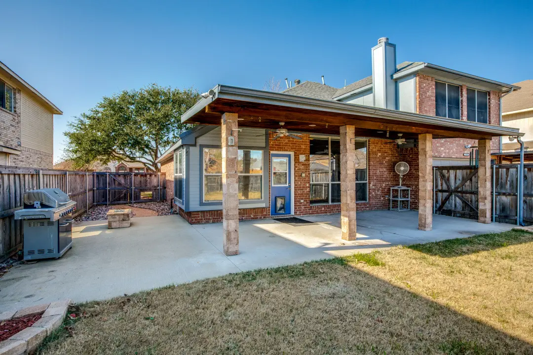 610 Stone Canyon Dr, Irving, TX 75063
