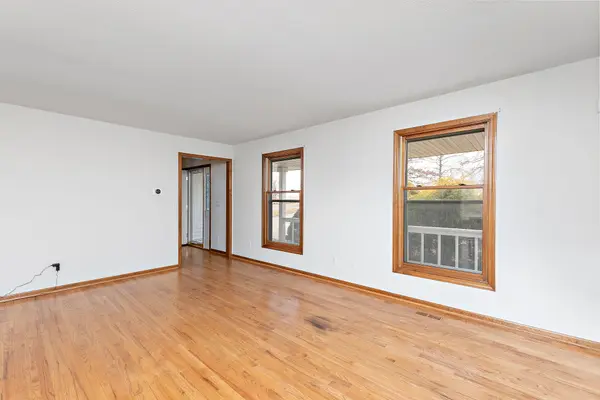 11557 NE Reinking Rd, Kansas City, MO 64156