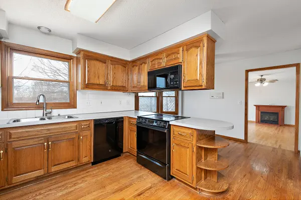 11557 NE Reinking Rd, Kansas City, MO 64156
