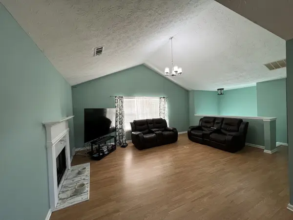 895 Meadow Walk Ave NW, Lawrenceville, GA 30044