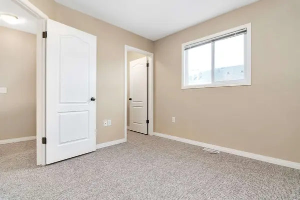 81 Somerset Ln SE, Medicine Hat, AB T1B 0E7
