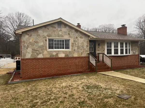 20 Kellington Dr, Pasadena, MD 21122