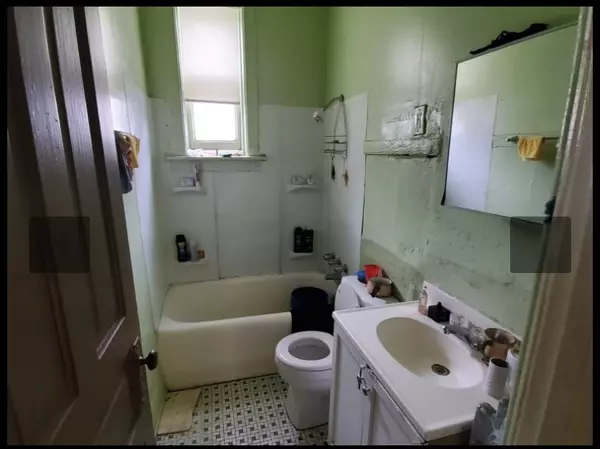 Chicago, IL 60637,6712 S Wabash Ave