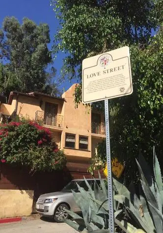 8021 Rothdell Trl, Los Angeles, CA 90046