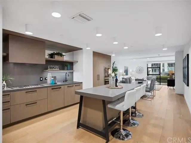 10777 Wilshire Blvd #202, Los Angeles, CA 90024