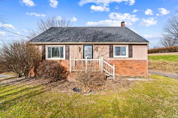 4452 Ellwood Rd, New Castle, PA 16101