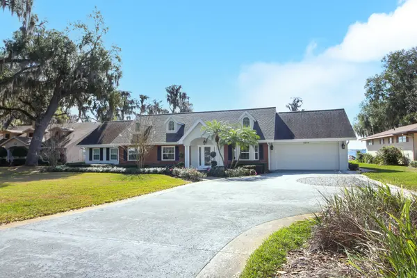 1275 W Lakeshore Dr, Clermont, FL 34711