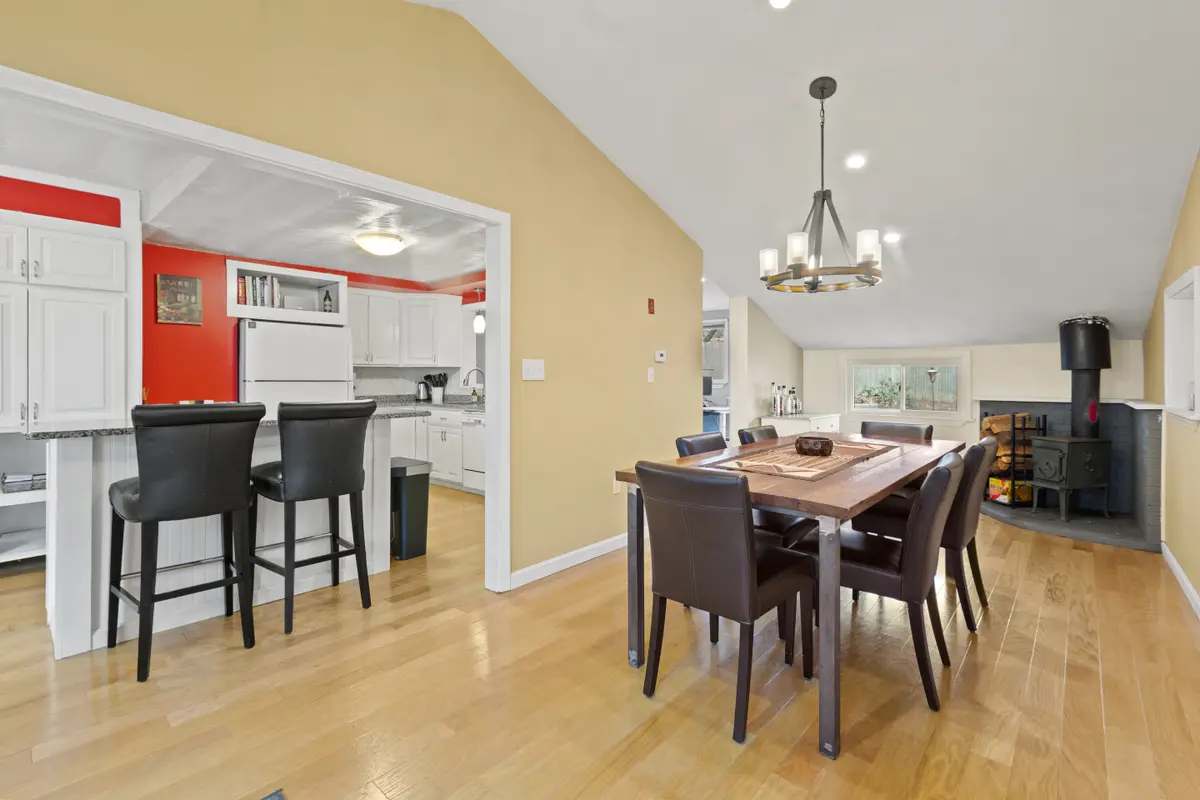 28 Lohnes Rd, Framingham, MA 01701