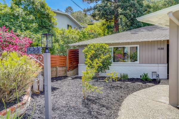 1588 Harbor Blvd, Belmont, CA 94002