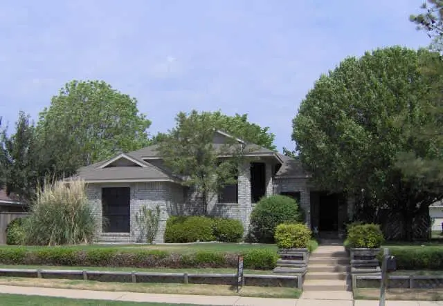 7713 Salzburg Dr, Rowlett, TX 75089