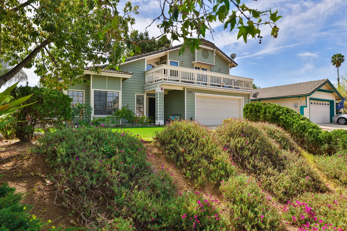 1527 Katella Way, Escondido, CA 92027