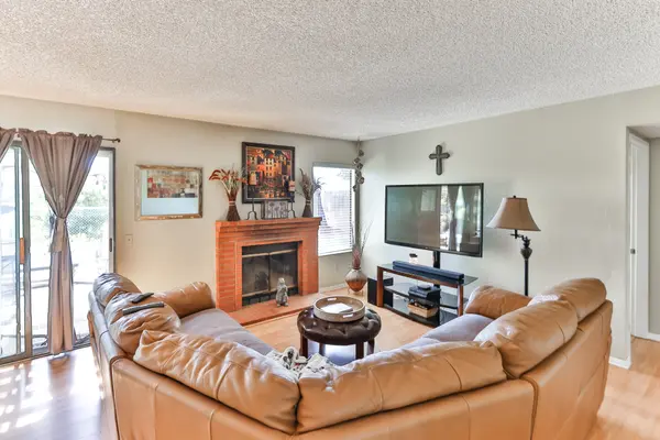 1527 Katella Way, Escondido, CA 92027