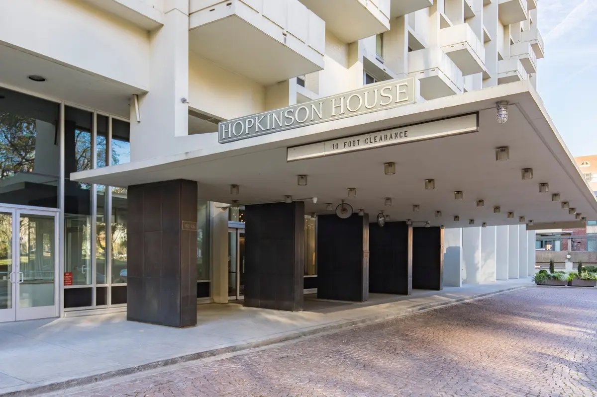 604 S Washington Sq #1407, Philadelphia, PA 19106