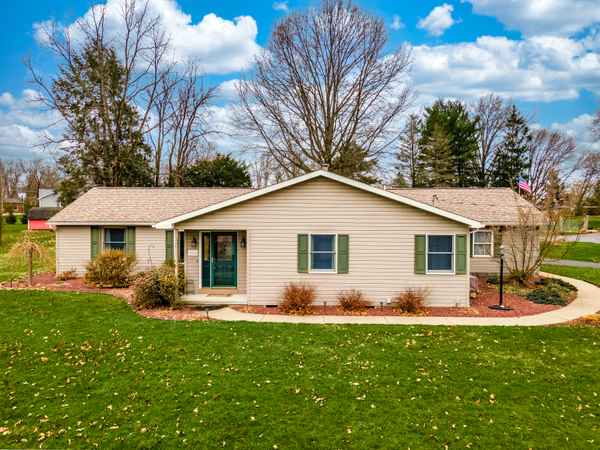 116 Okinawa Dr, New Castle, PA 16105