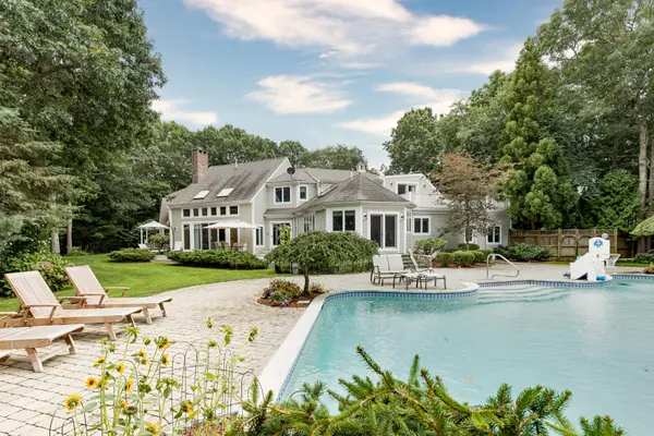 9 Wintergreen Ln, Sandwich, MA 02563