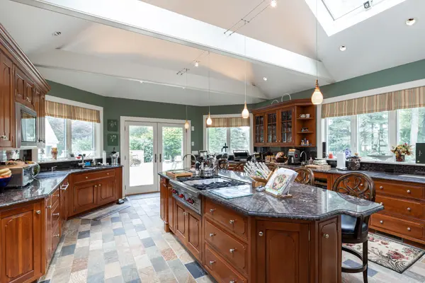 9 Wintergreen Ln, Sandwich, MA 02563