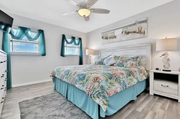 1550 Tarpon Center Dr, Venice, FL 34285