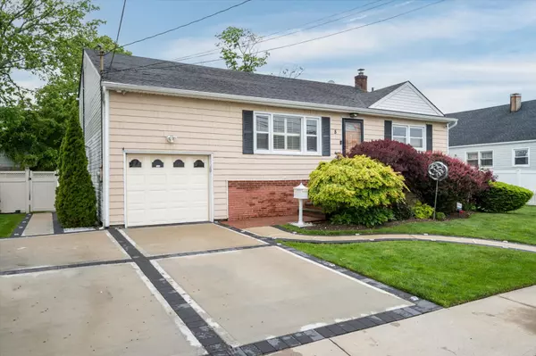 Freeport, NY 11520,8 Noon Place