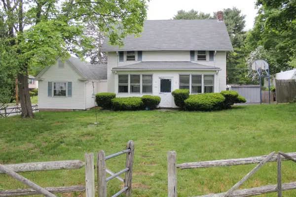 126 Harding Terrece, Dedham, MA 02026