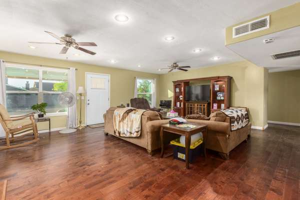 4827 W Villa Rita Dr, Glendale, AZ 85308