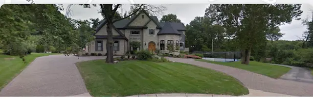 10600 Country View Dr, St Louis, MO 63141
