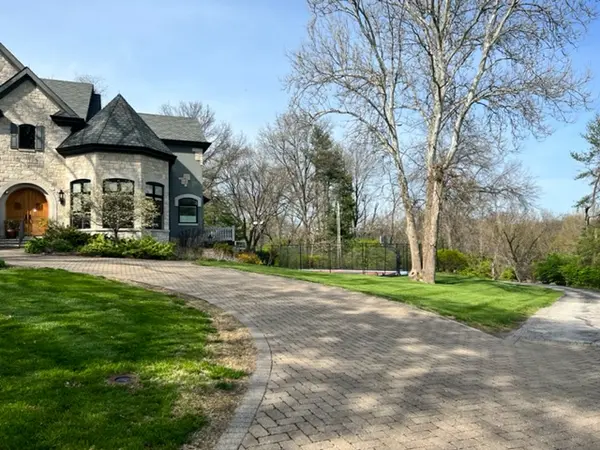 10600 Country View Dr, St Louis, MO 63141