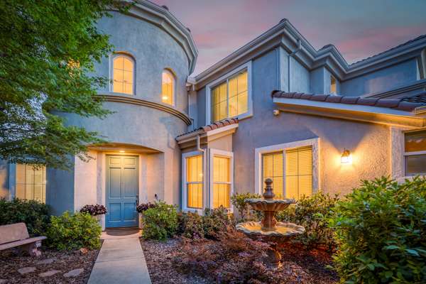 320 Crescent Dr, Roseville, CA 95678