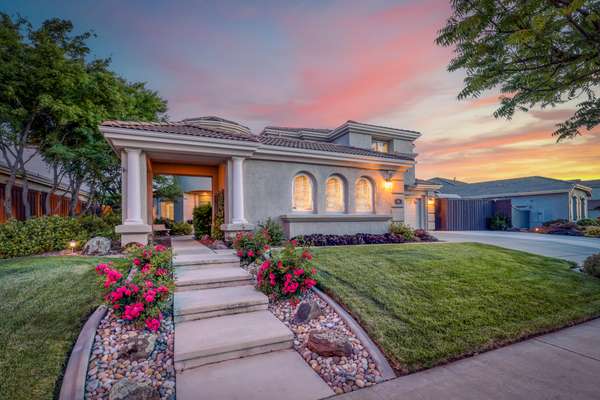 320 Crescent Dr, Roseville, CA 95678