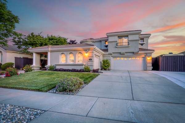 320 Crescent Dr, Roseville, CA 95678