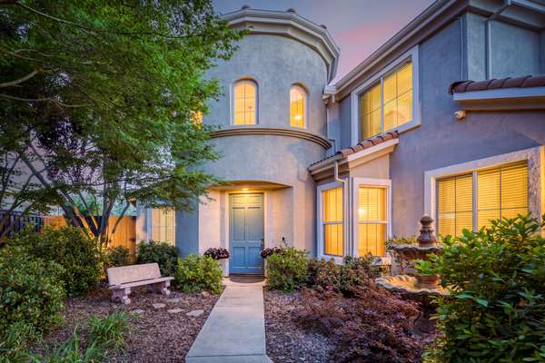 320 Crescent Dr, Roseville, CA 95678