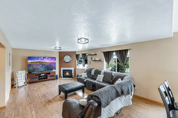 18013 E 11th Ct, Greenacres, WA 99016
