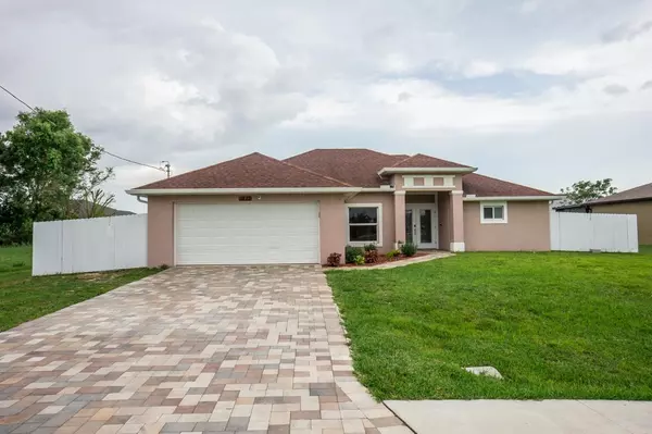 1822 Trafalgar Pkwy, Cape Coral, FL 33991